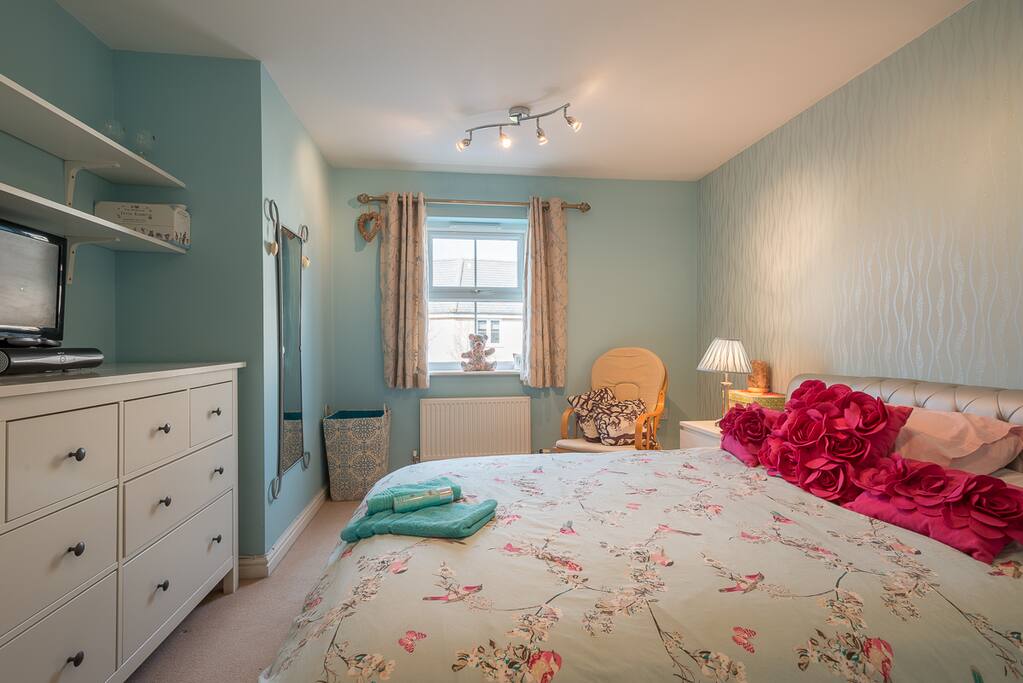 King size bed, spacious bedroom with plenty of storage.