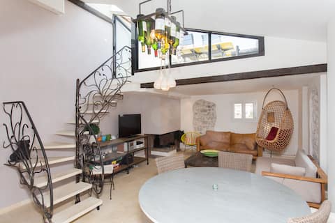 Top performing Airbnb: 5P in the center of the old town in Antibes