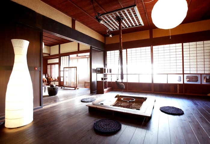 古民家の宿やまんなか一棟貸しの囲炉裏のあるお宿 2 Bedrooms 1 Bathroom Hut Tamba Japan