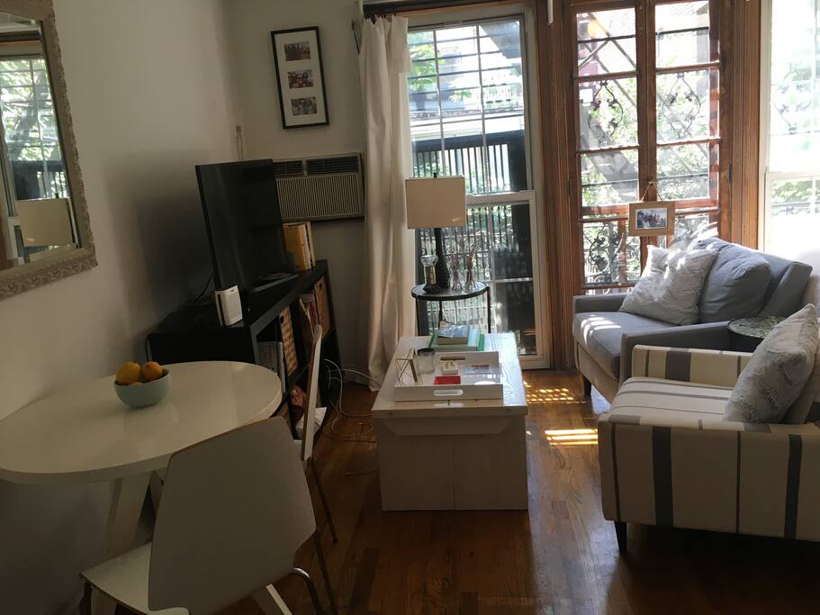 Sitting area and breakfast table