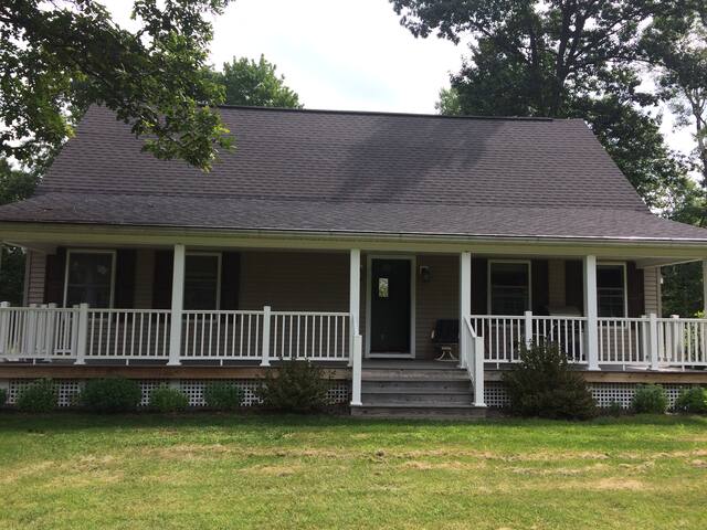 Quiet, private 1st floor room