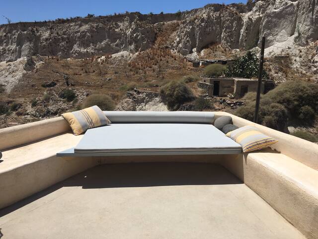 Your Unique Santorini Cave House! gallery image 3