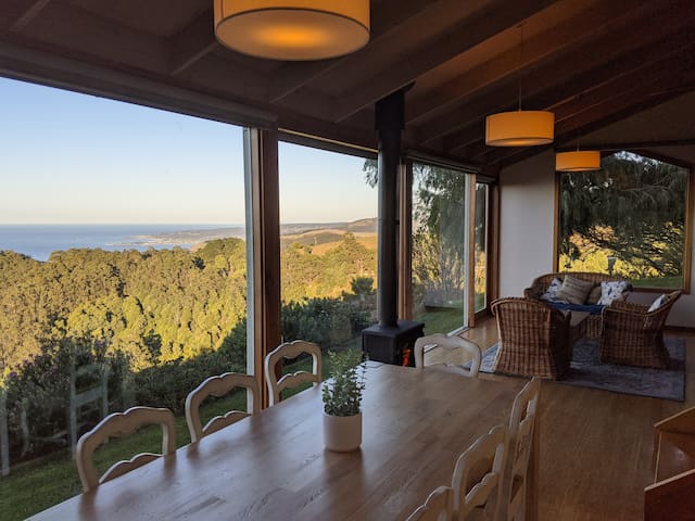 Eyrie House: Gorgeous panoramic sea views