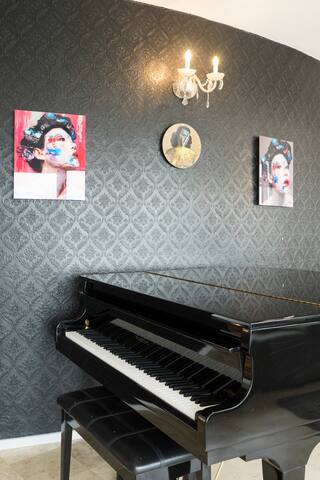 Penthouse Sunset | 2BR Luxury w/ Views + Parking gallery image 3