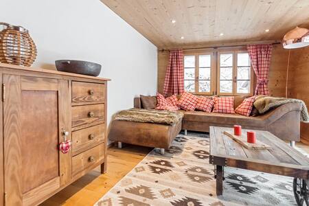 Chic Alpine Apartment for 5 - Perfect for skiers