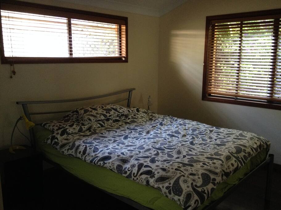 Large, clean airy room with queen size bed