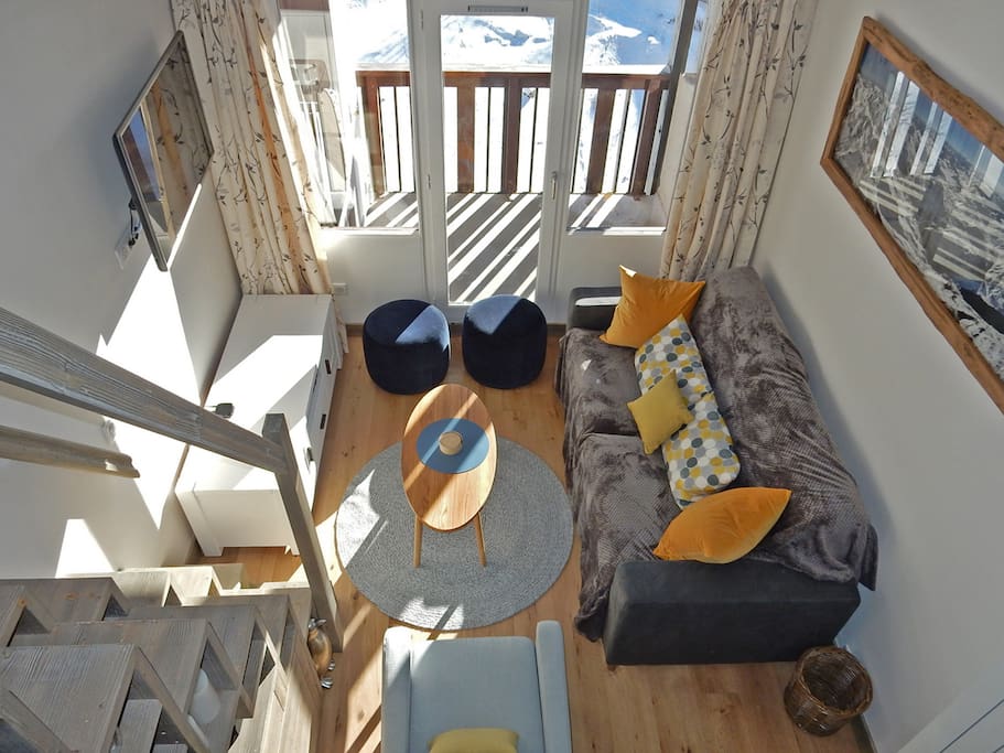 Lounge with Balcony