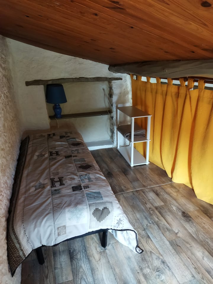 Зона за спане за 1 човек.