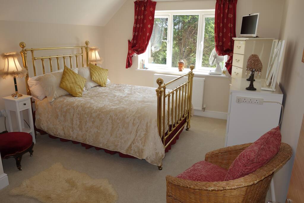 DOUBLE BEDDED ROOM