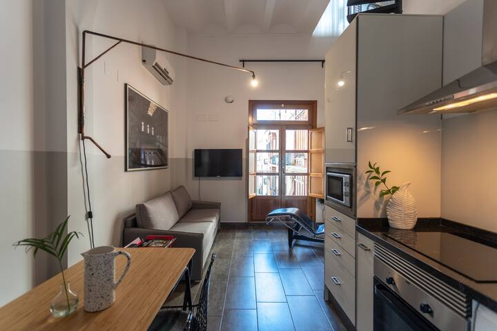 BUBUFLATS Mercat / BUBU 8 – Apartamento ático gallery image 2