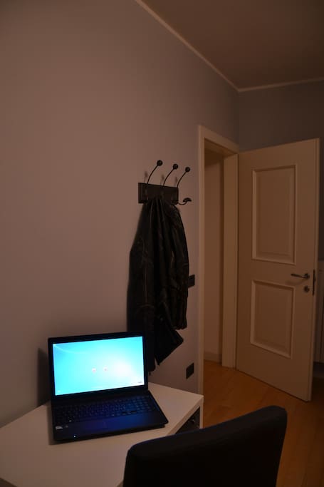 Scrivania in camera