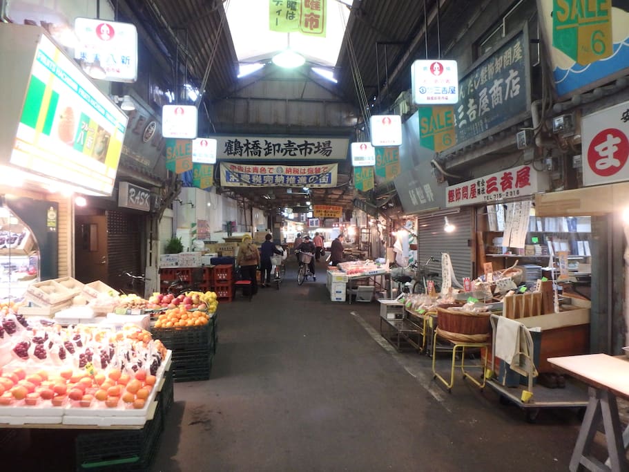 There is a fresh fish market in the neighborhood.