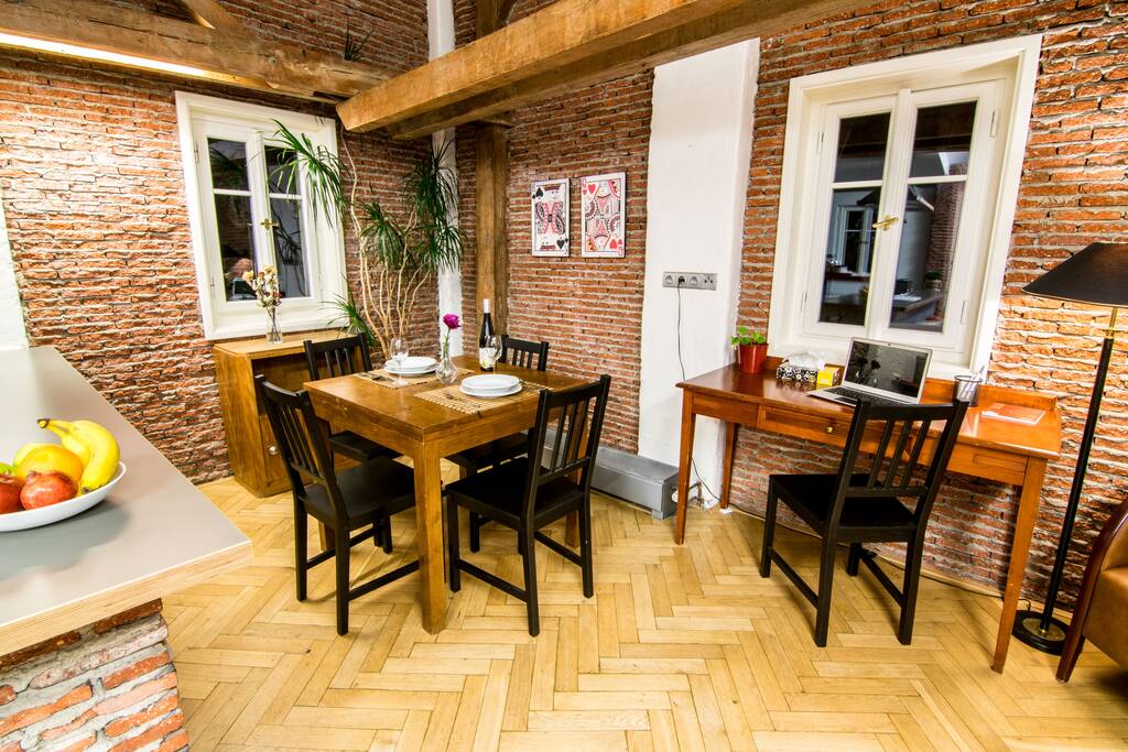 Dining table with 4 chairs and small desk