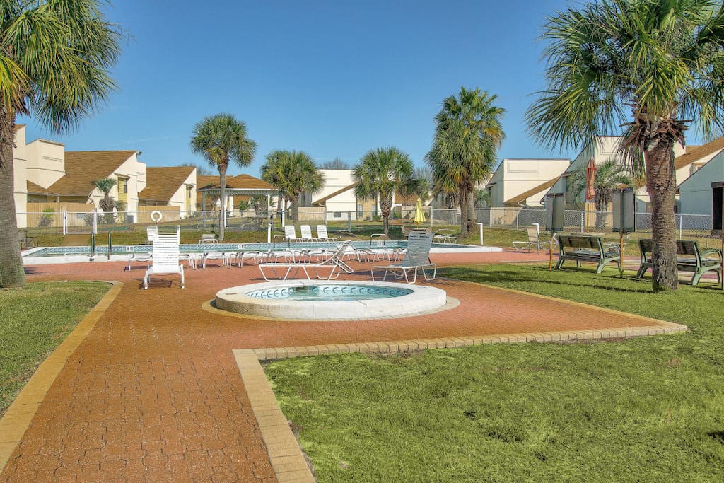 pools at Horizon South