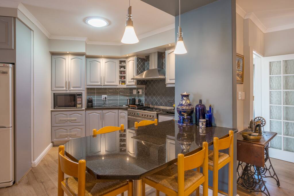 @7PillarsBnB - Shared, open-plan kitchen, dining & living room