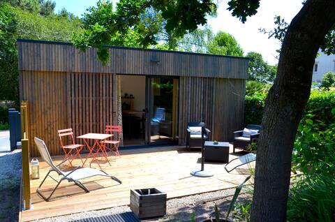 Popular Airbnb listing: Independent garden studio "La Petite Garenne" in Erquy