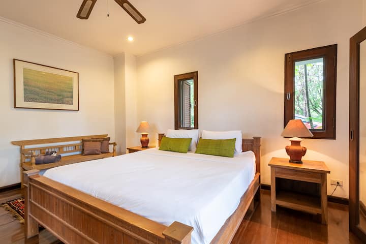 Vrtna spavaća soba u prizemlju s bračnim krevetom