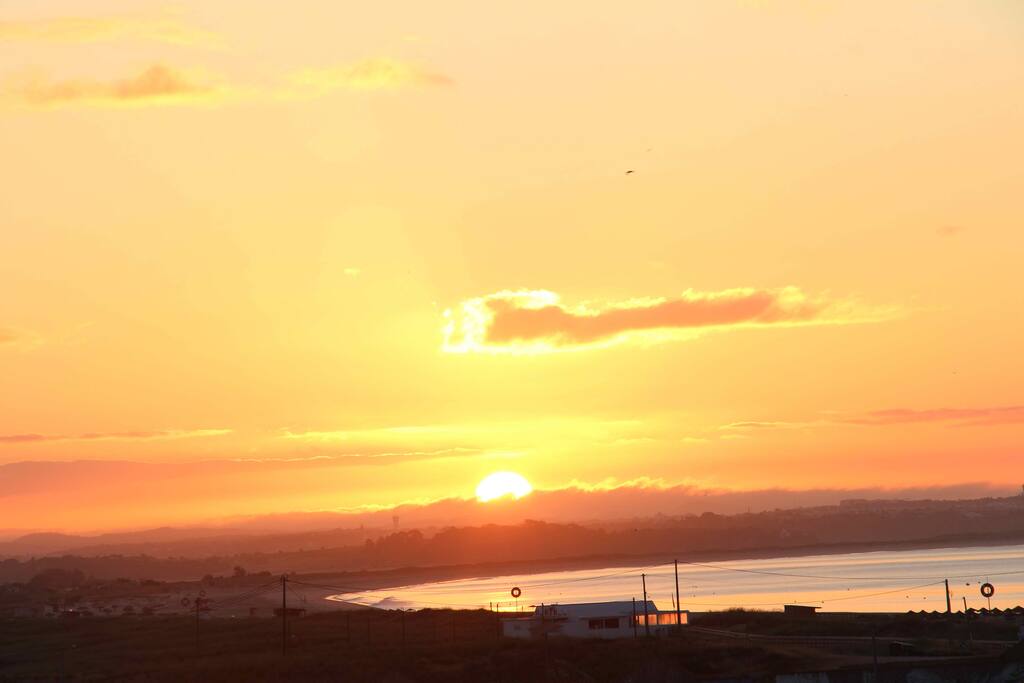 Sunrise view from windows / Vista nascer do sol das janelas
