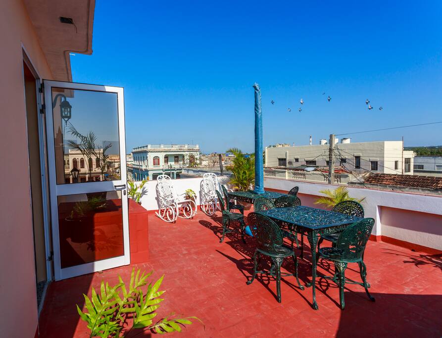 Terraza en altos con vista al paseo prado de cienfuegos y wifi