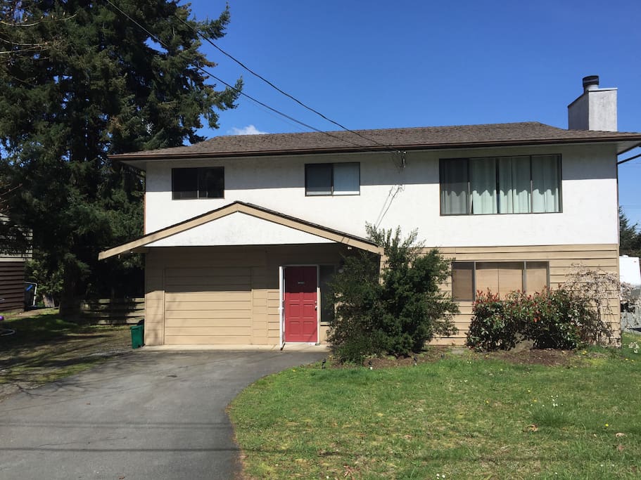 178 Cadboro Place, suite entrance is at the side of the house.