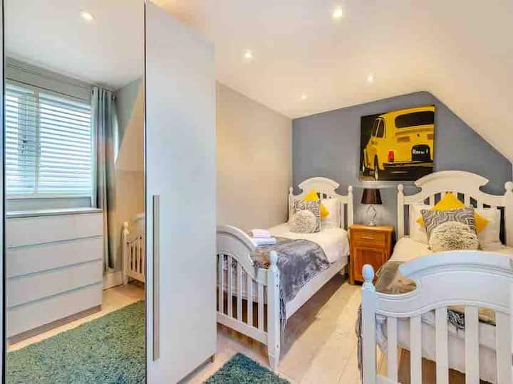 Dhomë e madhe gjumi binjake 