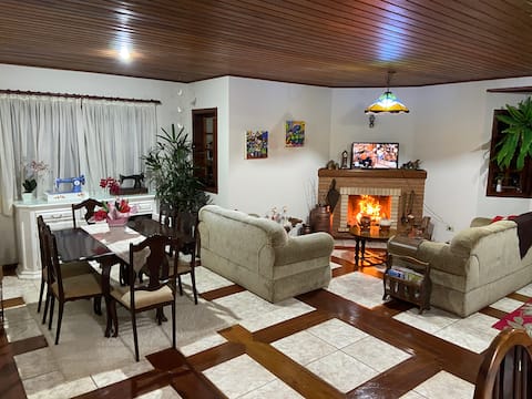 Imóvel de sucesso: House near the center em Campos Do Jordão