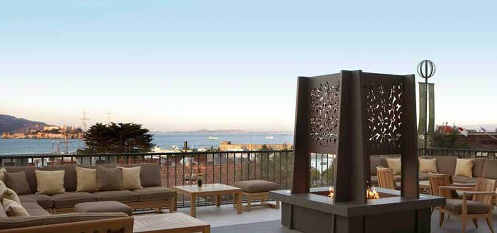 Luxury Bay View 2 bedroom suite with hotel service gallery image 2