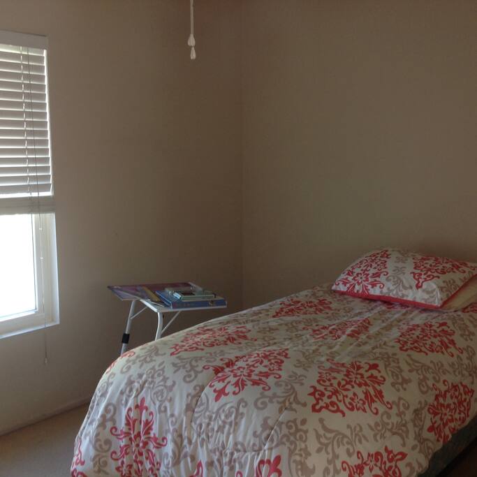 COMFY SINGLE BED WITH CONNECTION TO JOINING BATHROOM