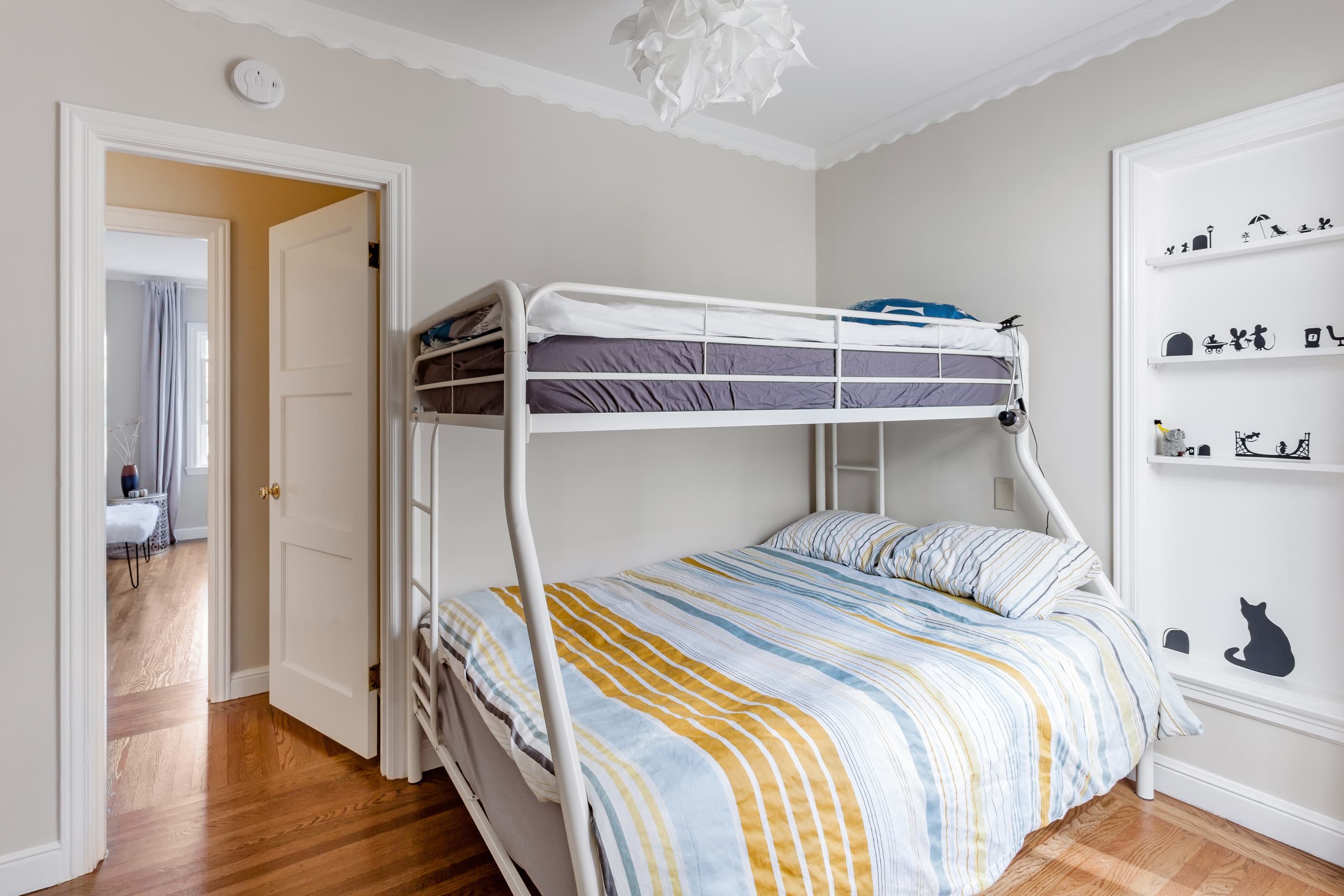 Home in San Francisco · ★4.84 · 3 bedrooms · 4 beds · 2.5 baths - Image 19
