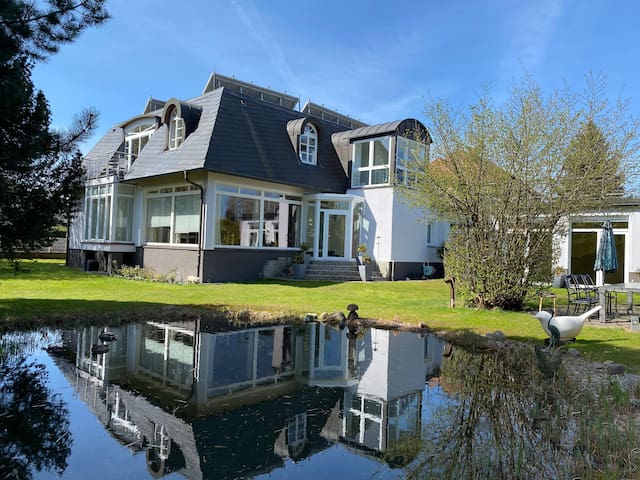 Stylish Apartment with Pool, Sauna & Rooftop