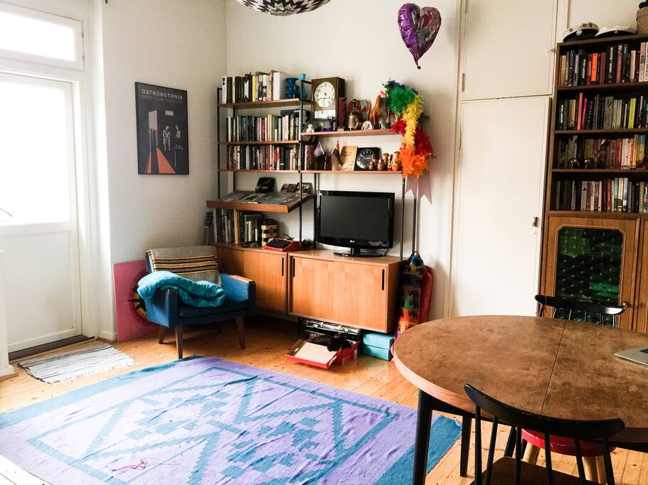 Bookshelf and dining table in living room.