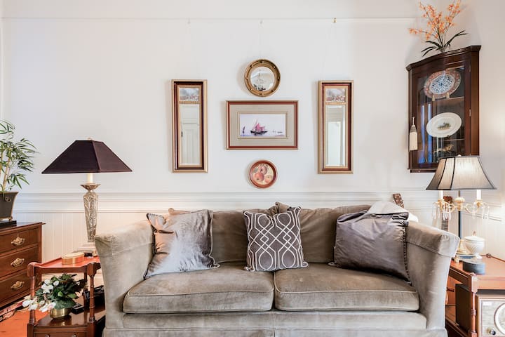 Elegant 4Bd/2Ba Italianate Victorian