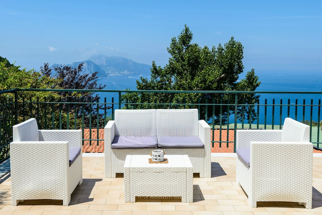 fully equipped terrace with Capri view