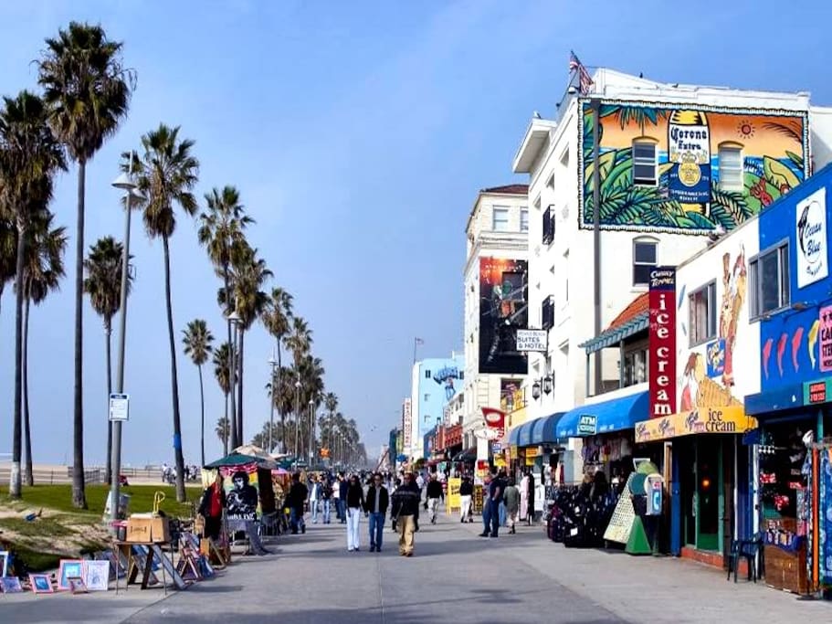 15min bike ride from famous Venice boardwalk.