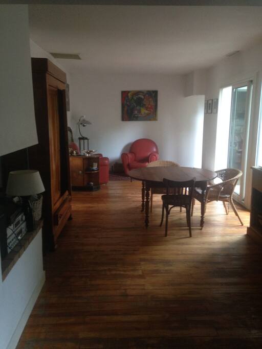 grande pièce de vie 50 m2 sortant sur la terrasse