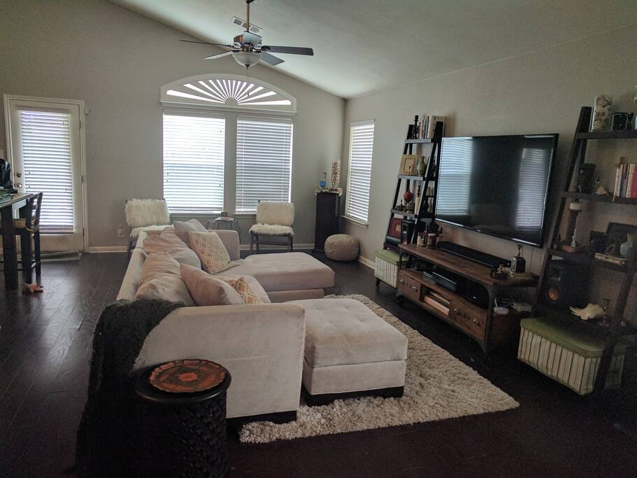 Living room with TV + Roku and Record Player