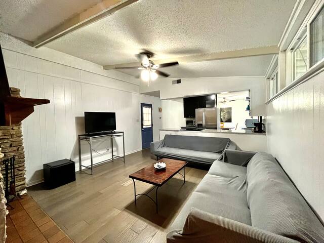 Large Home Great for Big Groups near to Downtown