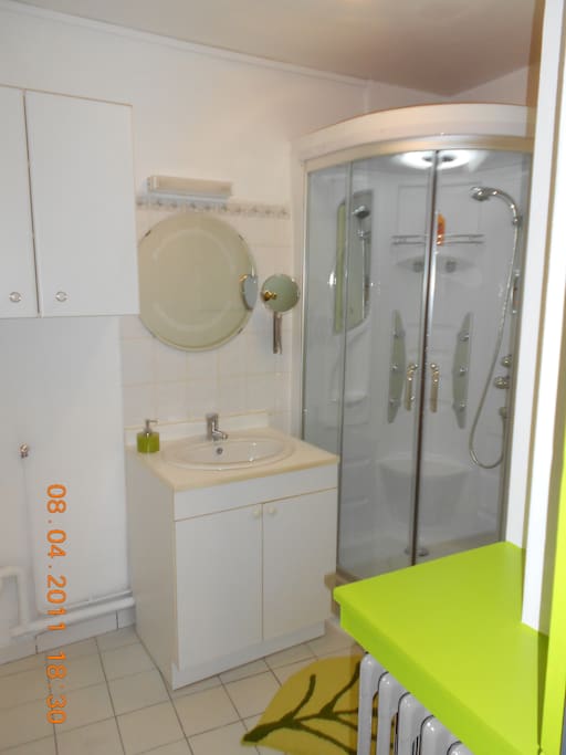 Confort douche radio miroir de courtoisies coin toilettes