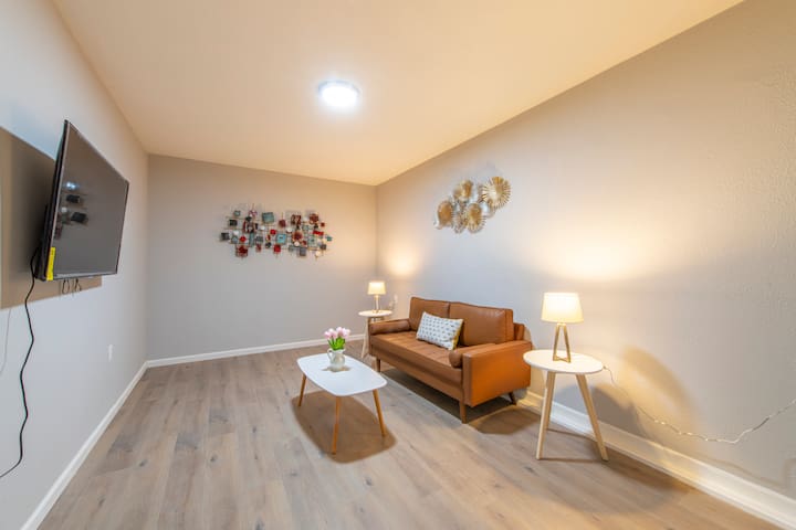 Modern 8B/5B – Spacious Home in Santa Clara gallery image 2