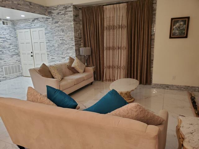 Beautifully Remodeled Santa Clarita house. gallery image 3