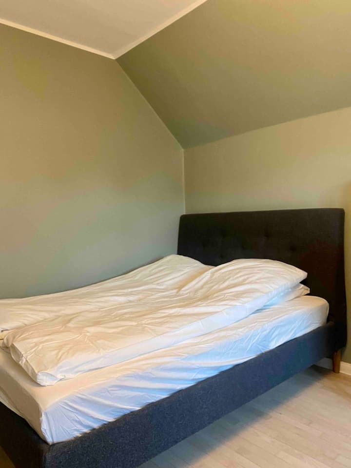 Soveværelse 2 (kitanda kikubwa na kitanda cha mchana)