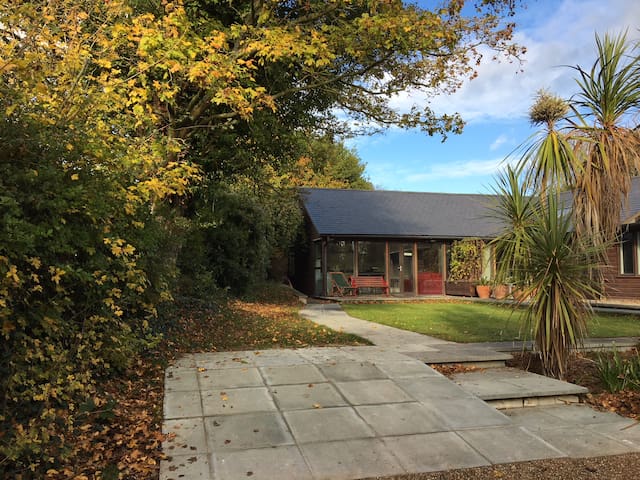Semi-detached 2-bed Apartment on Kingston Ridge