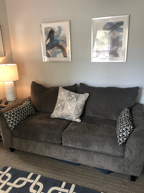 Top Airbnb: Cozy Treetop Hideaway in Murray Hill