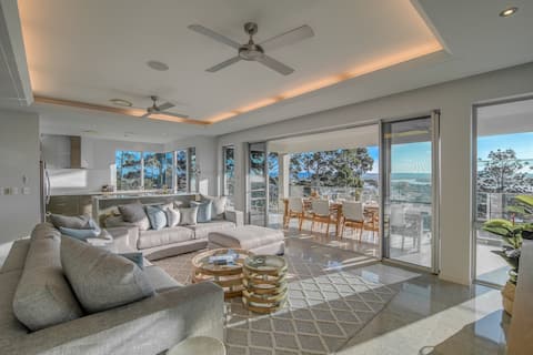 Top performing Airbnb: Exclusive Ocean View Penthouse in Noosa Heads