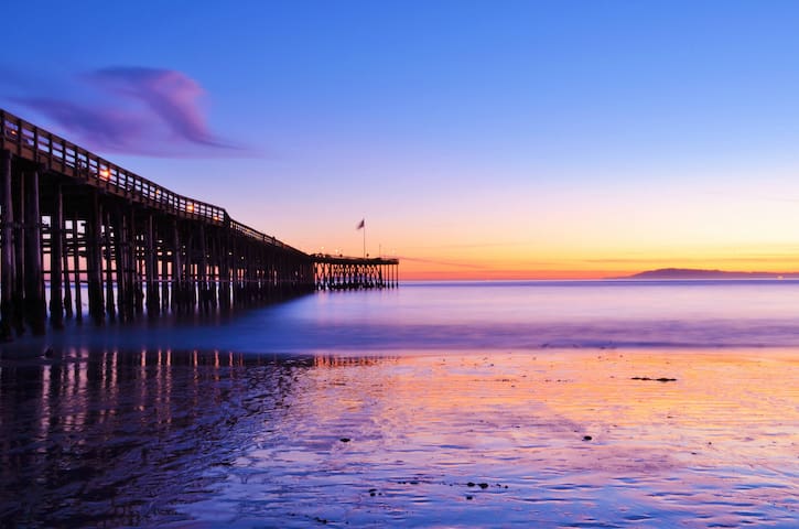 Stylish D'town Ventura Apt. near beach/restaurants