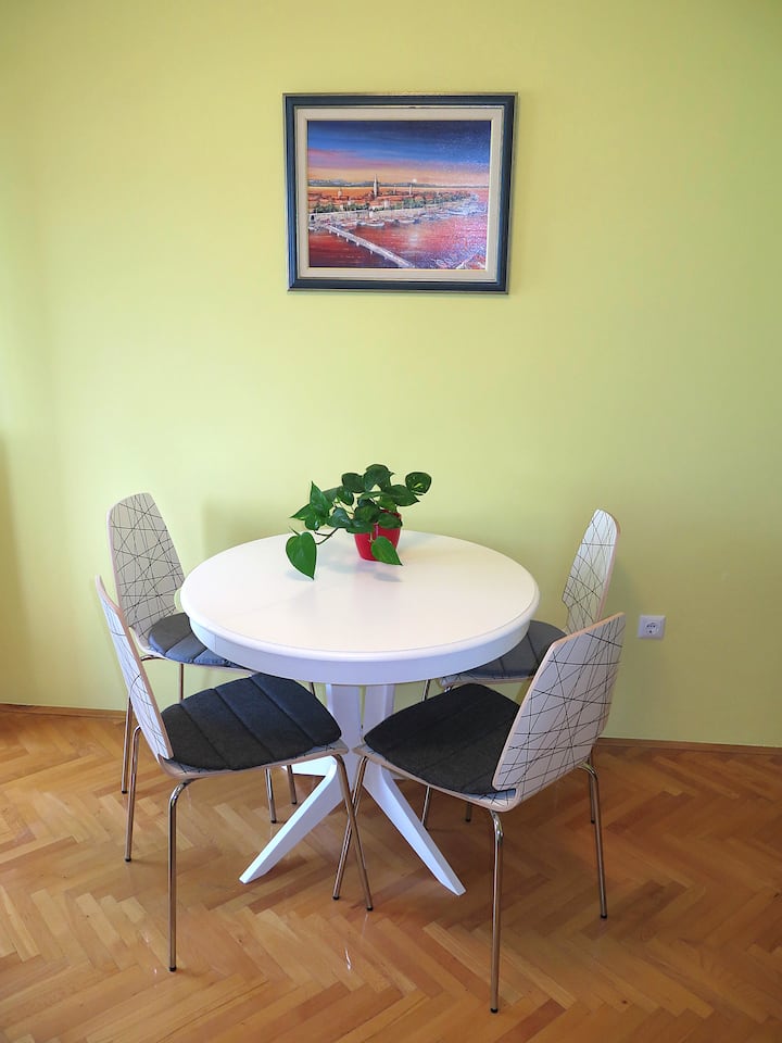 Მისაღები ოთახი