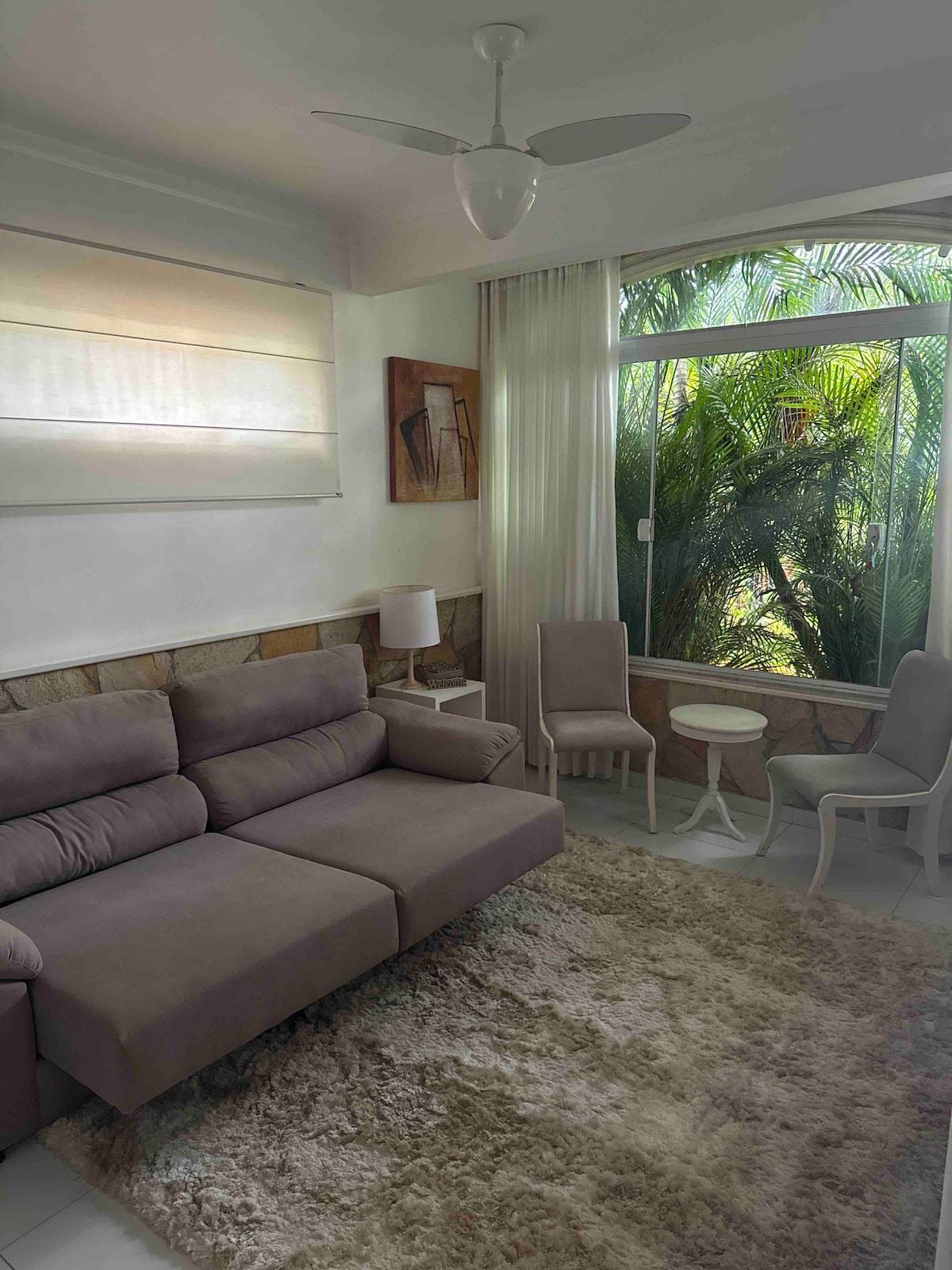 Duerme en el ruido de los grillos 