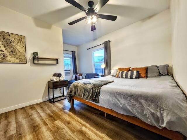 4BR 2B – Sleeps 19 – 70″ & 60″ TVs – Casas Cali gallery image 4