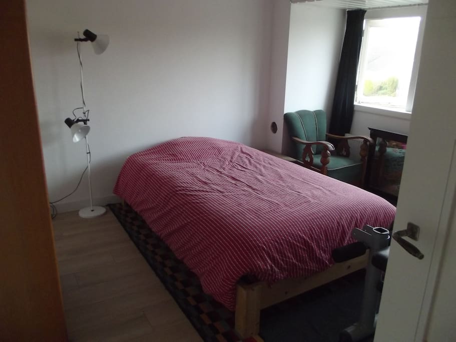 Bedroom 1, queen size bed
