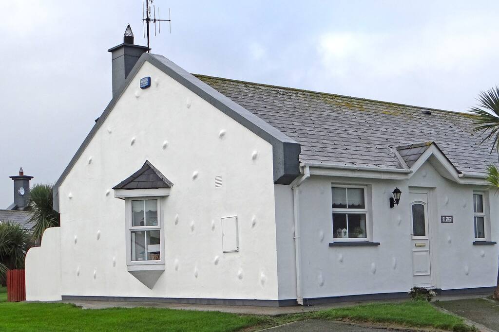 Front view of cottage
